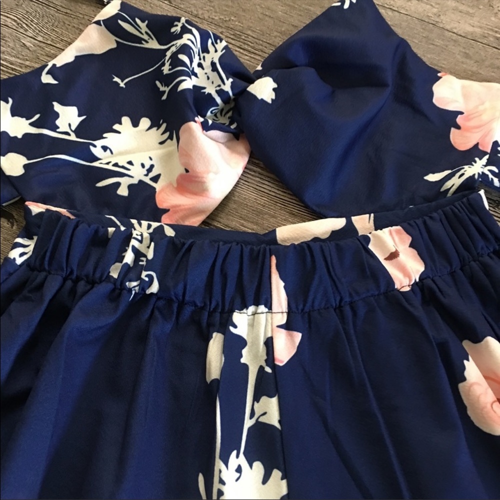 ♦️🆕Navy Blue Floral Back Tie Romper - Picture 7 of 7